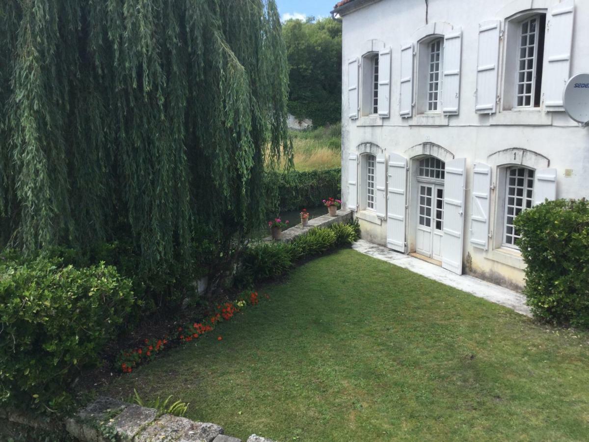La Maison Du Pont La Rochebeaucourt-et-Argentine ภายนอก รูปภาพ
