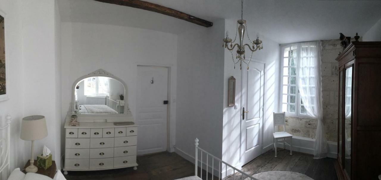 La Maison Du Pont La Rochebeaucourt-et-Argentine ภายนอก รูปภาพ